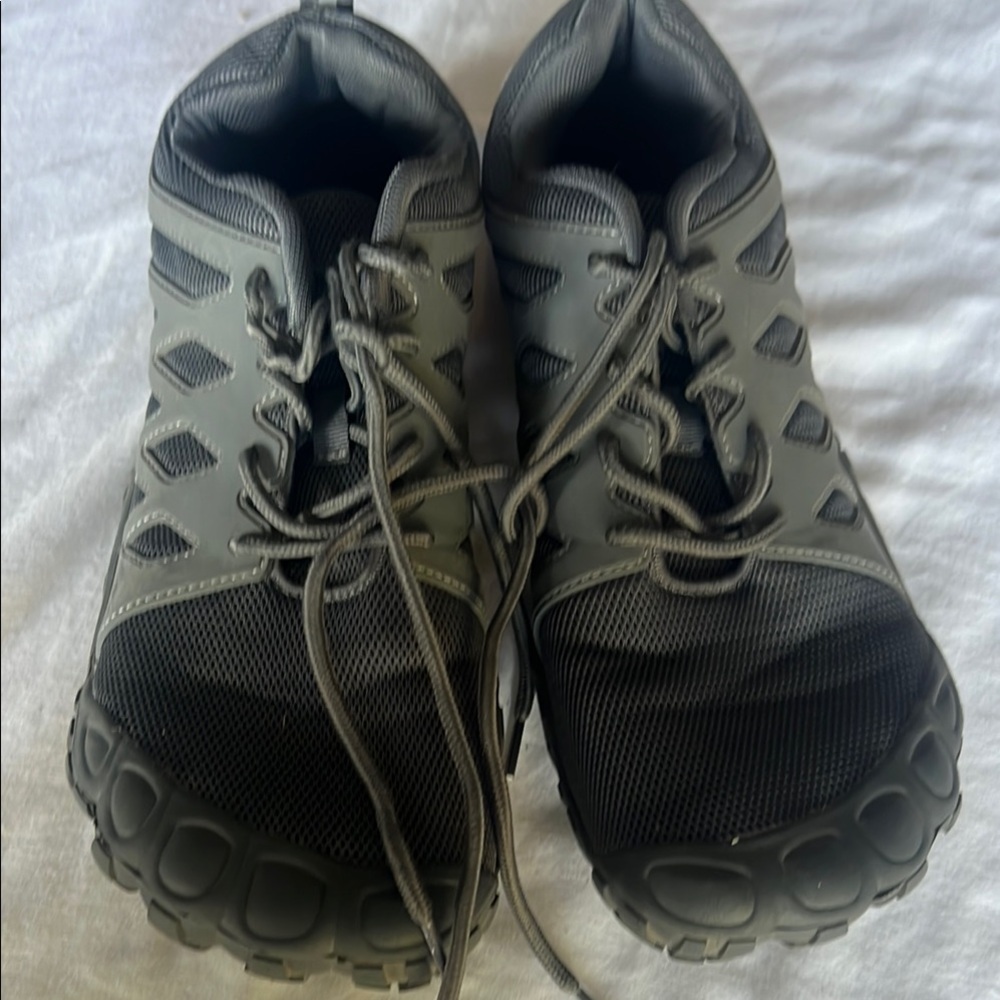 Gray Athletic Shoes with Cushioned Midsole and Aggressive Tread #208